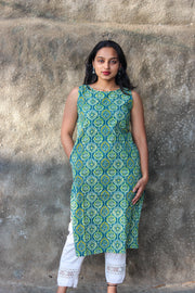 green cotton sleeveless kurti front view