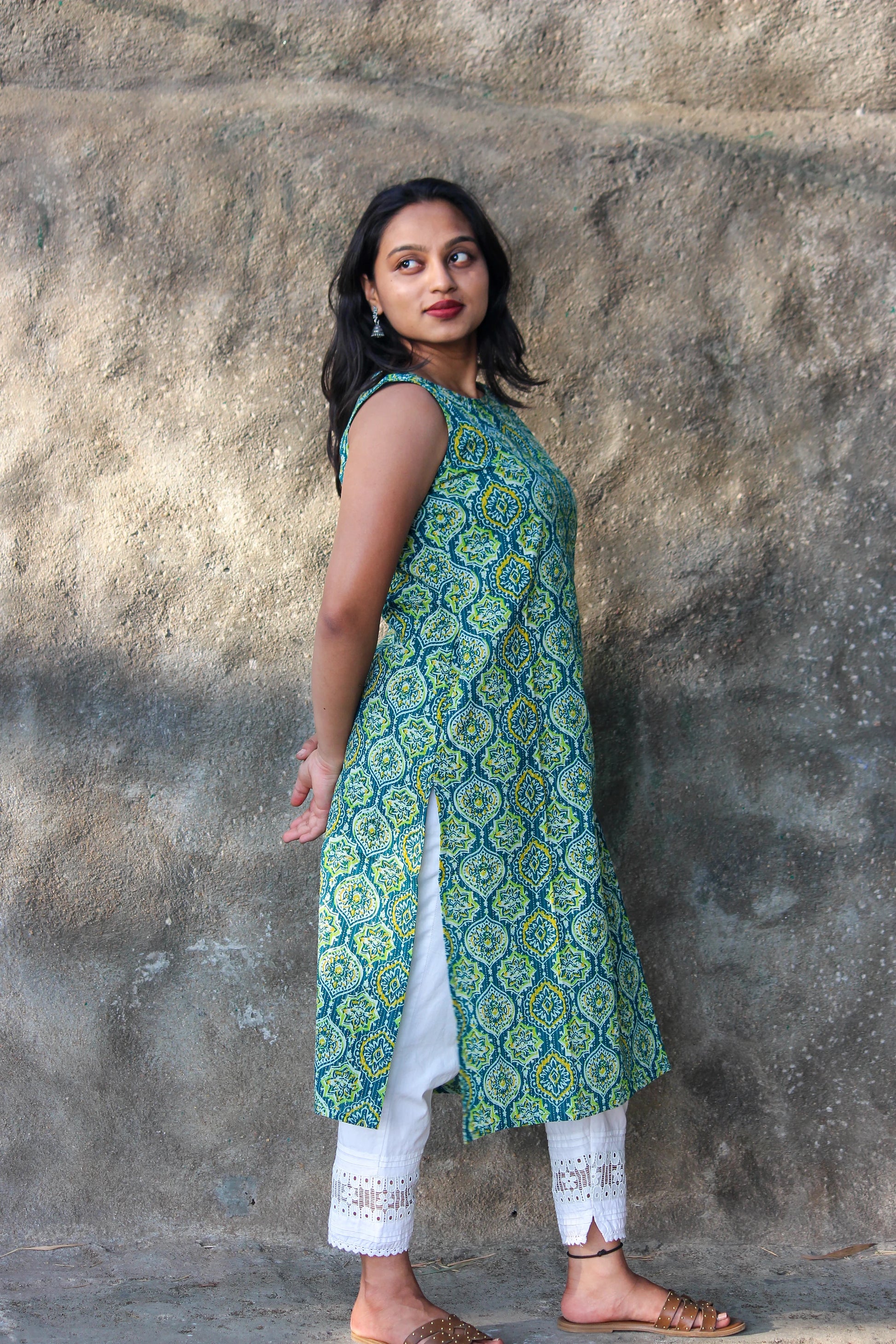 Chiguru Classic Green Khata Cotton Sleeveless Kurta - Bimba Studio 
