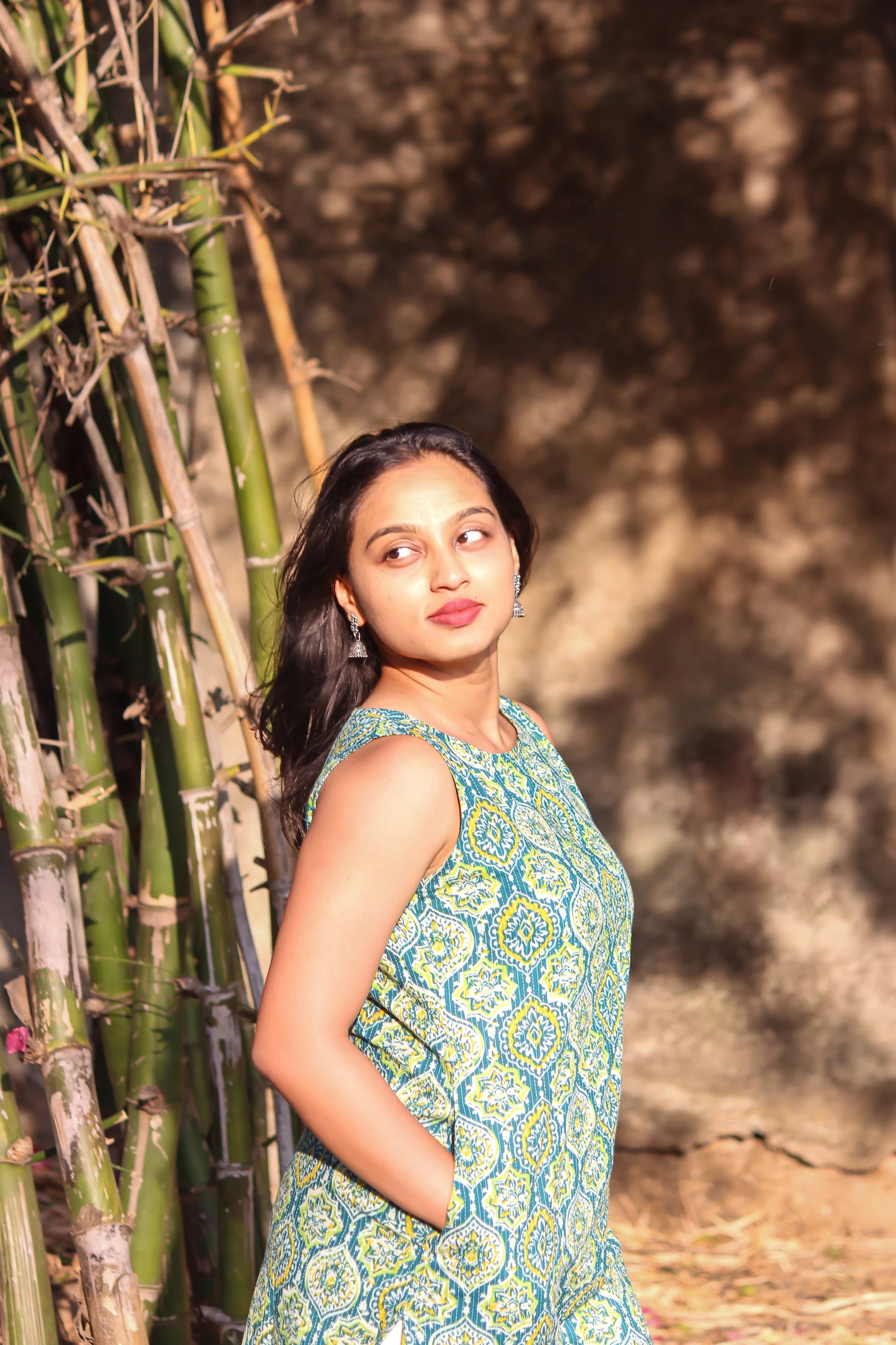 Chiguru Classic Green Khata Cotton Sleeveless Kurta - Bimba Studio 