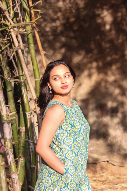 Chiguru Classic Green Khata Cotton Sleeveless Kurta - Bimba Studio 