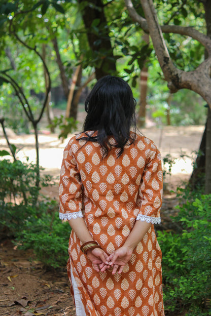 Bimba Studio Tamra breathable cotton straight kurta featuring a botanical handblock print and functional side pocket.