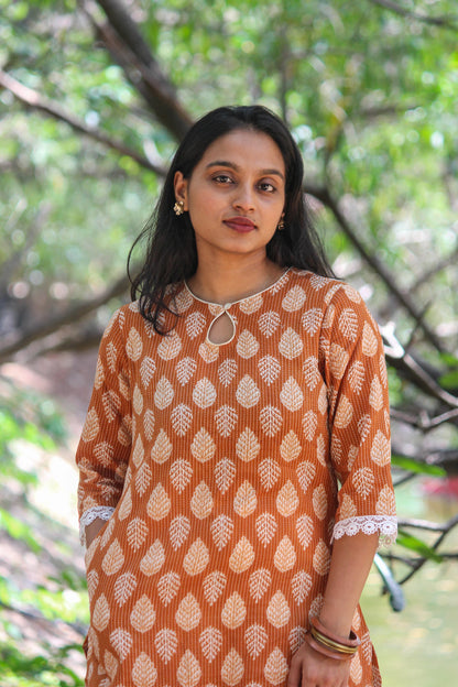 Bimba Studio Tamra breathable cotton straight kurta featuring a botanical handblock print and functional side pocket.