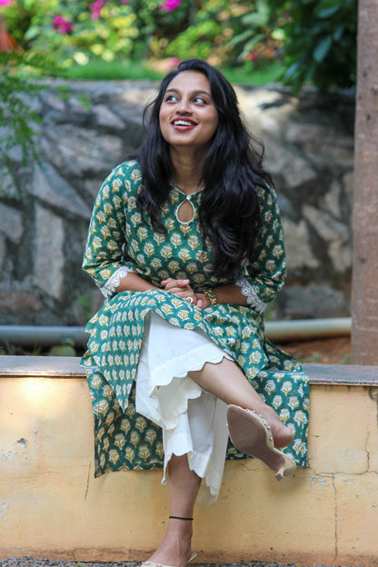 Women’s Veni cotton straight kurta with floral handblock print and lace-detailed sleeves.